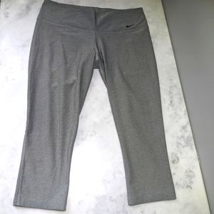 Nike DRI -Fit Capris